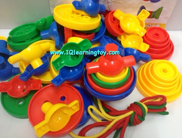 ของเล่นร้อยเชือก ชุดกระดุมหลากสีหลายขนาด เพื่อเสริมพัฒนาการ ฝึกกล้ามเนื้อมือและสมาธิของเด็ก เรียนรู้เรื่องสีและขนาดไล่ระดับต่างๆ ส่งฟรี