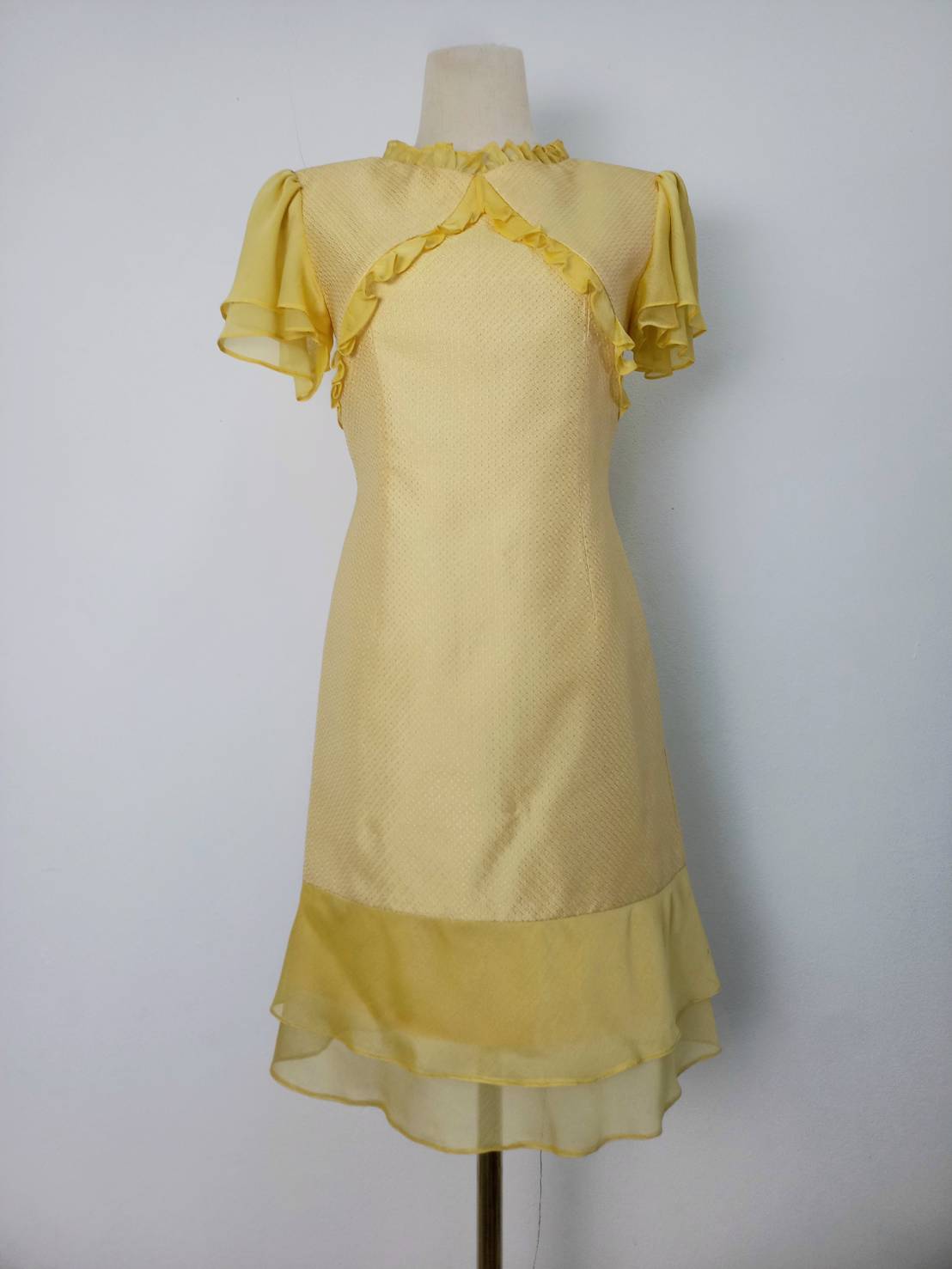 ชุดผ้าไหมตัดสำเร็จ ชุดแซก ชุดเดรสผ้าไหมสีพื้น เฉดสีเหลืองนวล รหัส WR-38-0320681