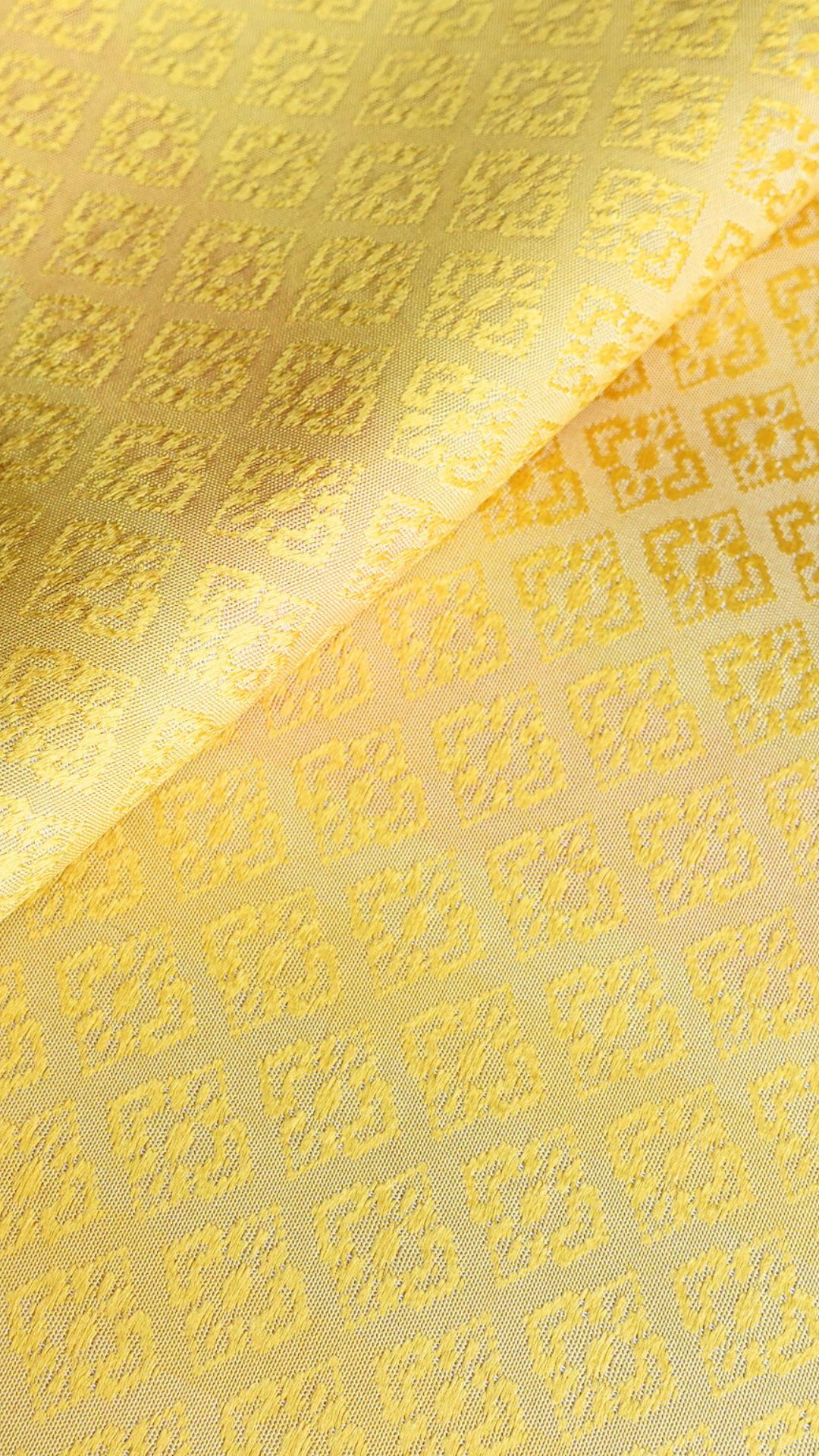 ซิ่น ผ้าไหม ยกดอกมีเชิง ผ้าไหมแท้ ขนาด 1x2หลา สีเหลือง รหัส B7-NY-0623687