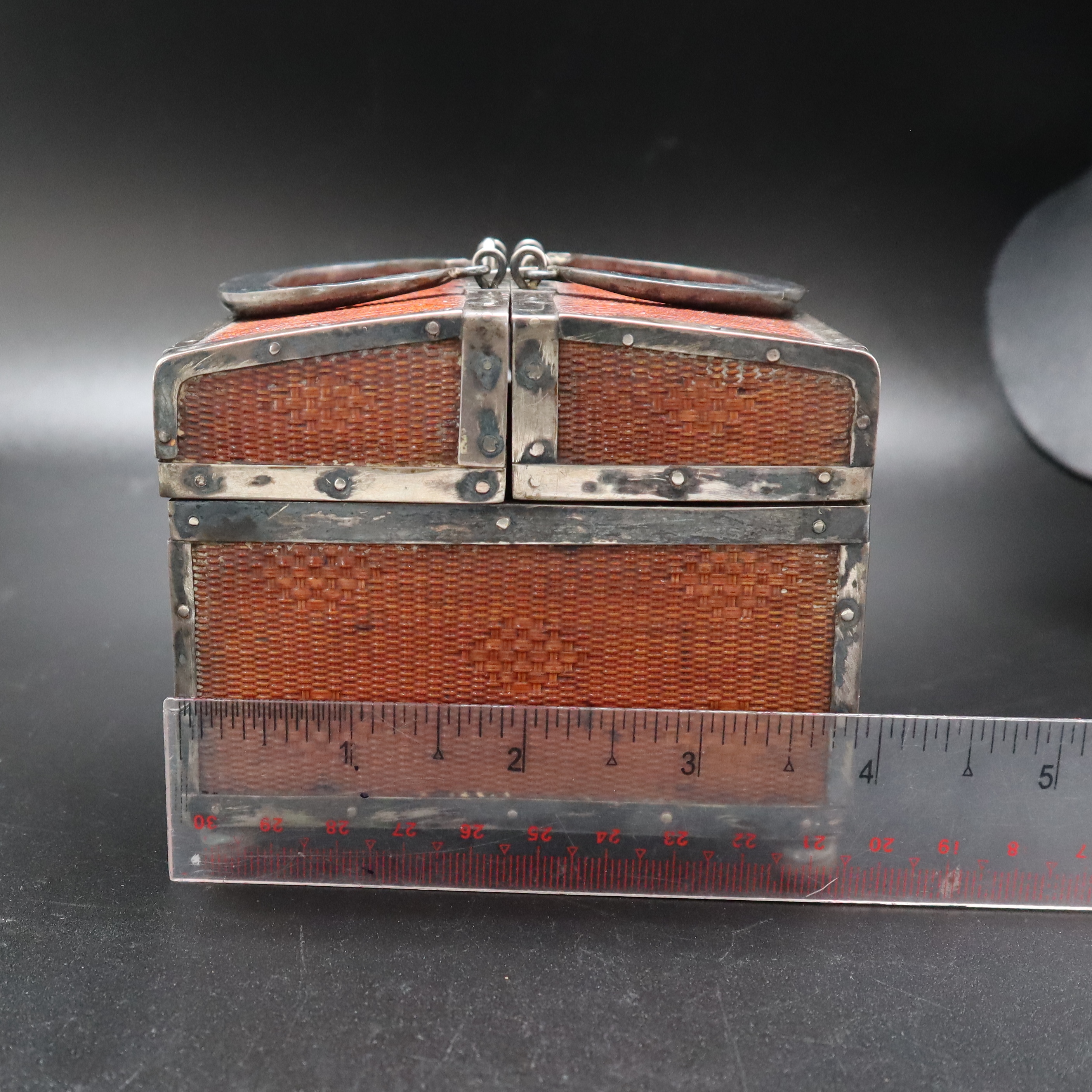 SI295 กระเป๋าย่านลิเภาเลี่ยมเงินบุกไม้ ขนาดกว้าง 3.8 นิ้ว ยาว 5.7 นิ้ว สูง 3 นิ้ว