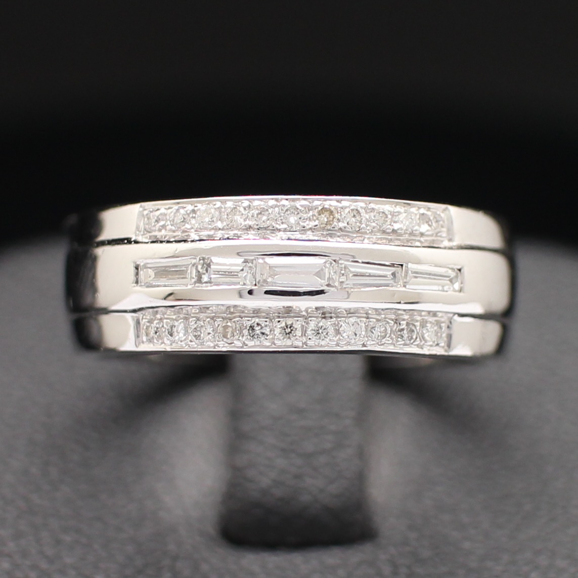 RG250150 แหวนเพชรแถวปอกมีด เพชรแท้ 0.11 กะรัต เพชรแทปเปอร์ 0.15 กะรัต ทองแท้ 14k นน.รวม 9 กรัม ขนาดแหวน 56