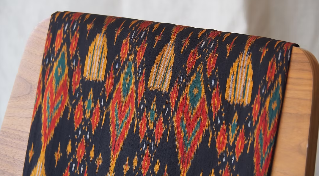 ซิ่น ผ้าไหมมัดหมี่ ไหมบ้าน ขนาด 1x2หลา พื้นสีดำ รหัส CISP-CT-103088