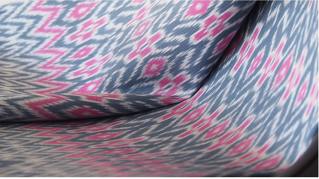 ซิ่น ผ้าไหมมัดหมี่ ไหมบ้าน ขนาด 1x2หลา พื้นสีชมพูเทา รหัส CISP-CT-102455