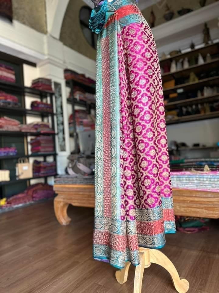 ซิ่น ผ้าปาโตล่า เส้นยืนไหมแท้ ขนาด 140x480ซม. พื้นสีชมพู รหัส N9-SIL-GK9