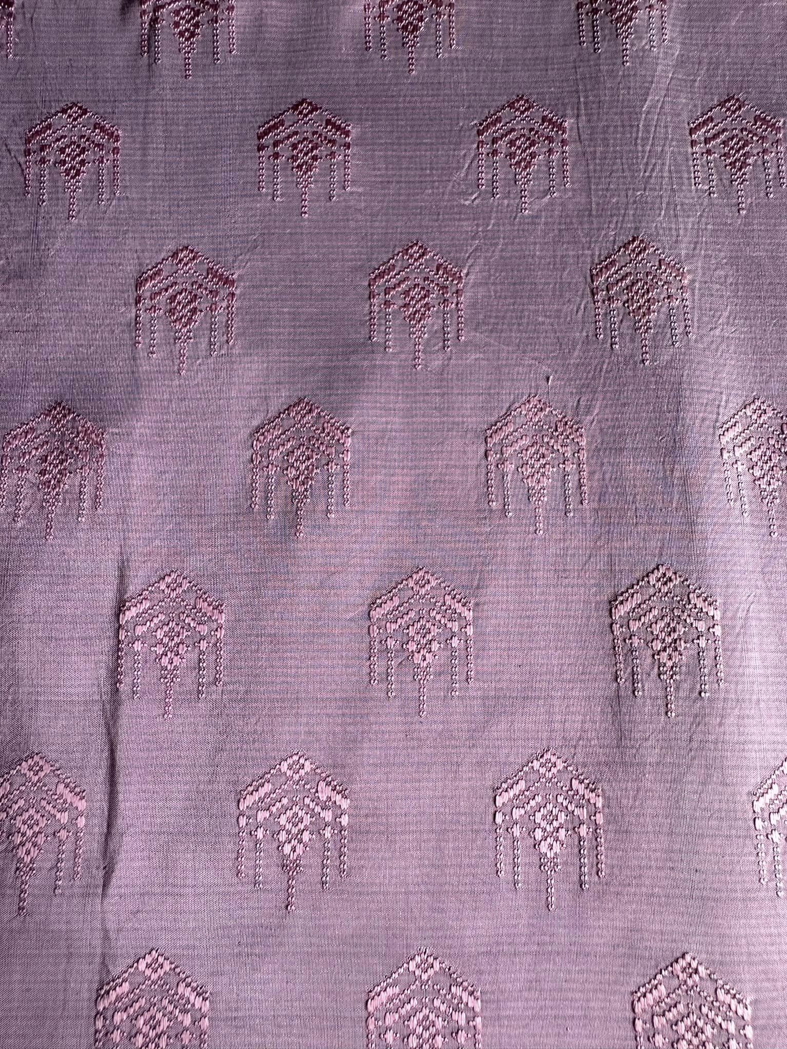 ซิ่น ผ้าซิ่นอัญญานาง ไหมบ้านทอมือ สีธรรมชาติ ขนาด 118x180ซม ลายบัวสวรรค์ พื้นสีม่วง รหัส N9-SIL0530662