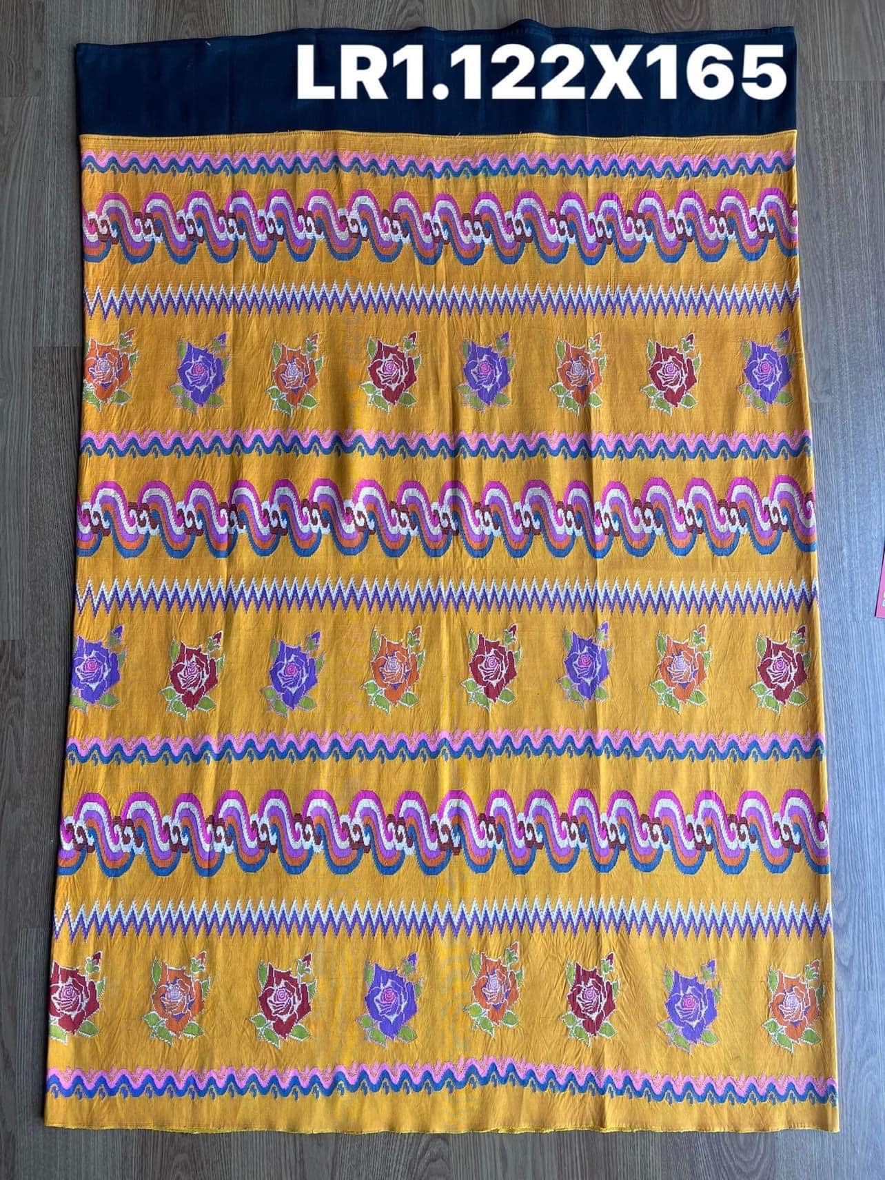 ซิ่น ลุนตยาไหมแท้ ทอร้อยกระสวย ขนาด 122x165ซม พื้นสีเหลือง รหัส N9-SIL09156613271