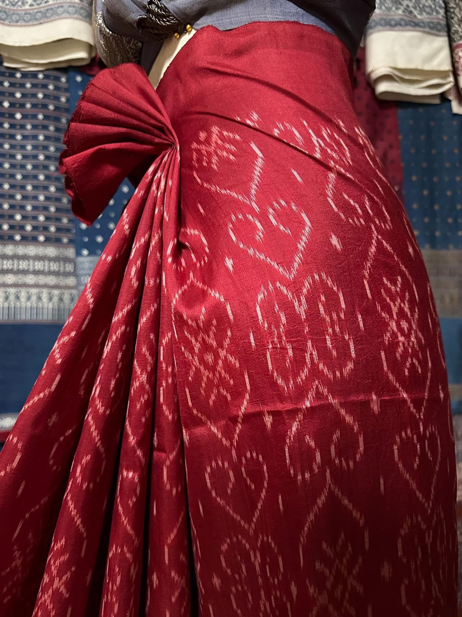 ซิ่น ไหมมัดหมี่ ผ้าปาโตล่า ขนาด 120x230ซม. ท้องผ้าสีแดง รหัส N9-SIL-051768A28