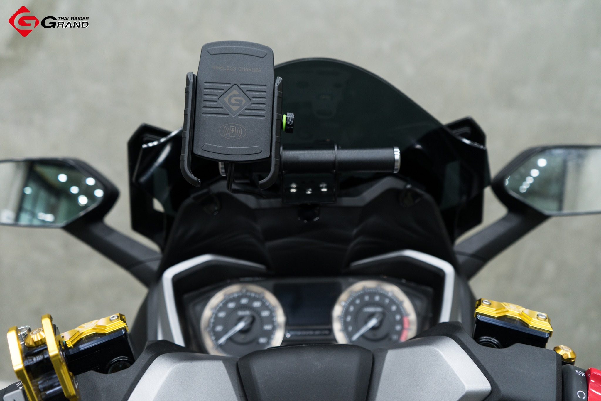 ที่จับมือถือยึดแฮนด์บาร์ มีไวเลสชาร์จ Mobile Holder GRAND-THAI RAIDER WIRELESS CHARGER