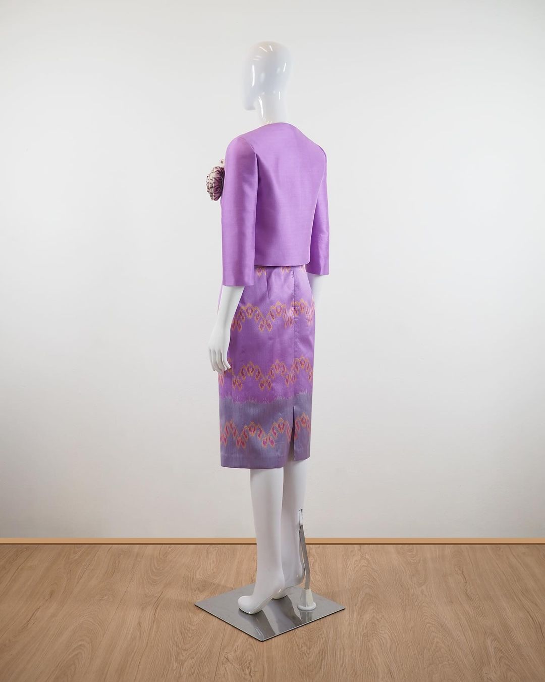 แบบตัดชุด เดรสและเสื้อคลุมผ้าไหม (ไม่รวมผ้า) chobmai x JHN รหัส CUT-51-0323677