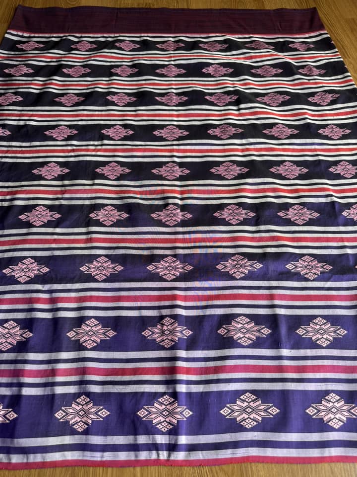 ซิ่น ผ้าซิ่นอัญญานาง ไหมบ้านทอมือ สีธรรมชาติ ขนาด 115x190ซม ลายดอกแก้วจำปาศักดิ์ พื้นสีน้ำเงิน รหัส N9-SIL0531665