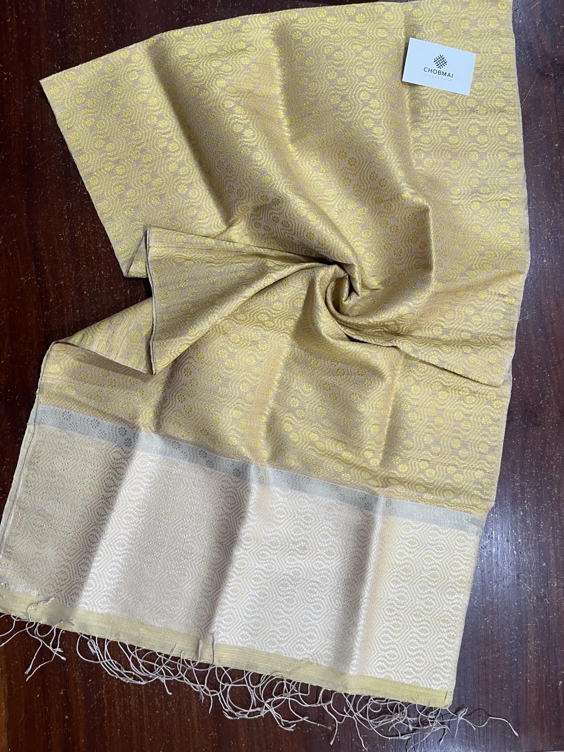 ผ้าคลุมไหล่ผ้าไหม ไหมแท้ สีธรรมชาติ ยกดอก เนื้อหยาบนุ่ม ขนาด 60x2.10เมตร สีทอง รหัส ZYG-NY-0219681