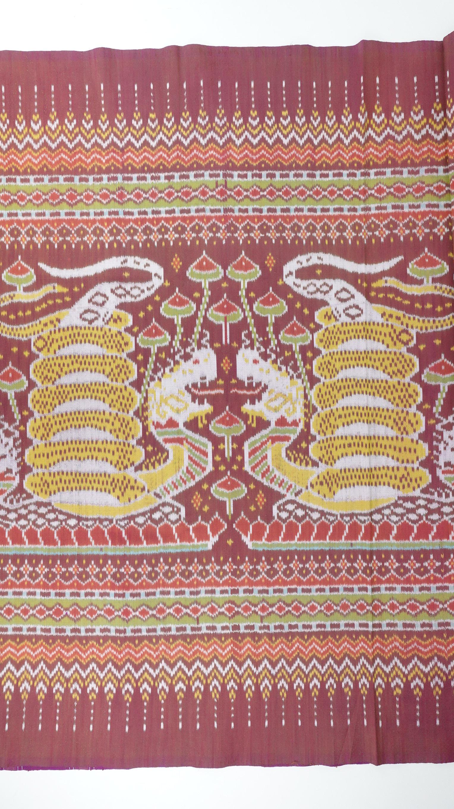 ซิ่น ผ้าไหมมัดหมี่ สีธรรมชาติ 3ตะกอ ทอเหยียบเหาะ มีหน้านาง ชายครุย ขนาด1x2เมตร ลายพญานาค สีน้ำตาลแดง รหัส M3P-33-0224687