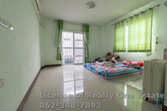 ขายอาคารพาณิชย์ 4 ชั้น ห้องมุม 2 คูหา ติดถนนใหญ่ ใกล้โรงเรียนบ้านบางเลน ทำเลทองสำหรับธุรกิจ