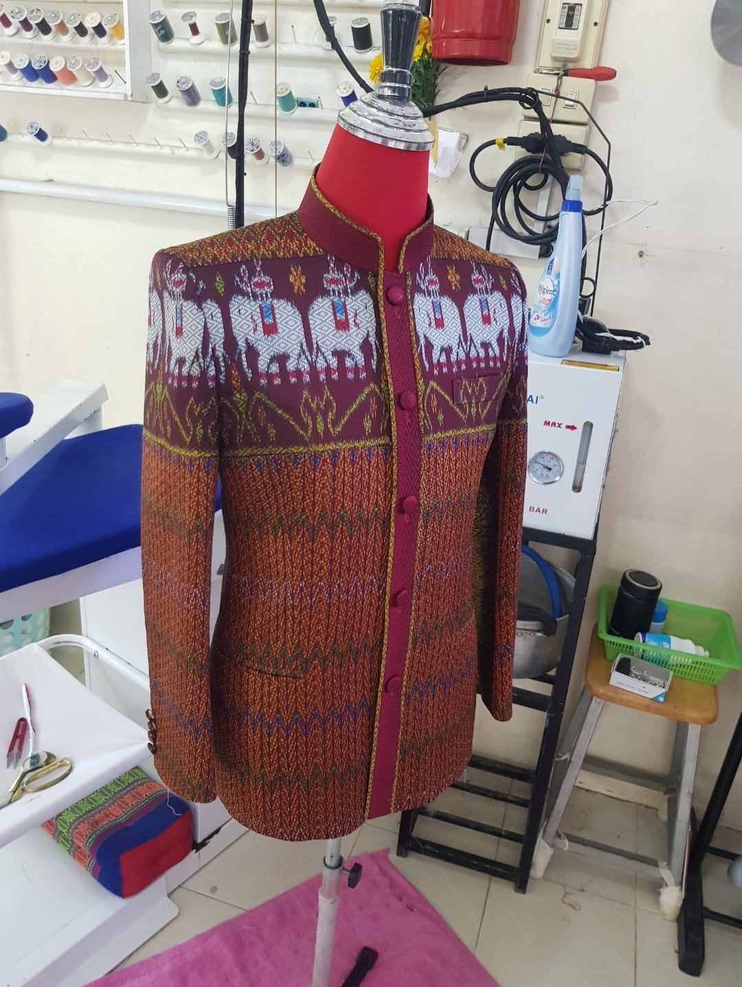 แบบตัด สูทพระราชทานชาย ผ้าไหม (ไม่รวมผ้า) chobmai x ARW รหัส CUT-ARW-0519671