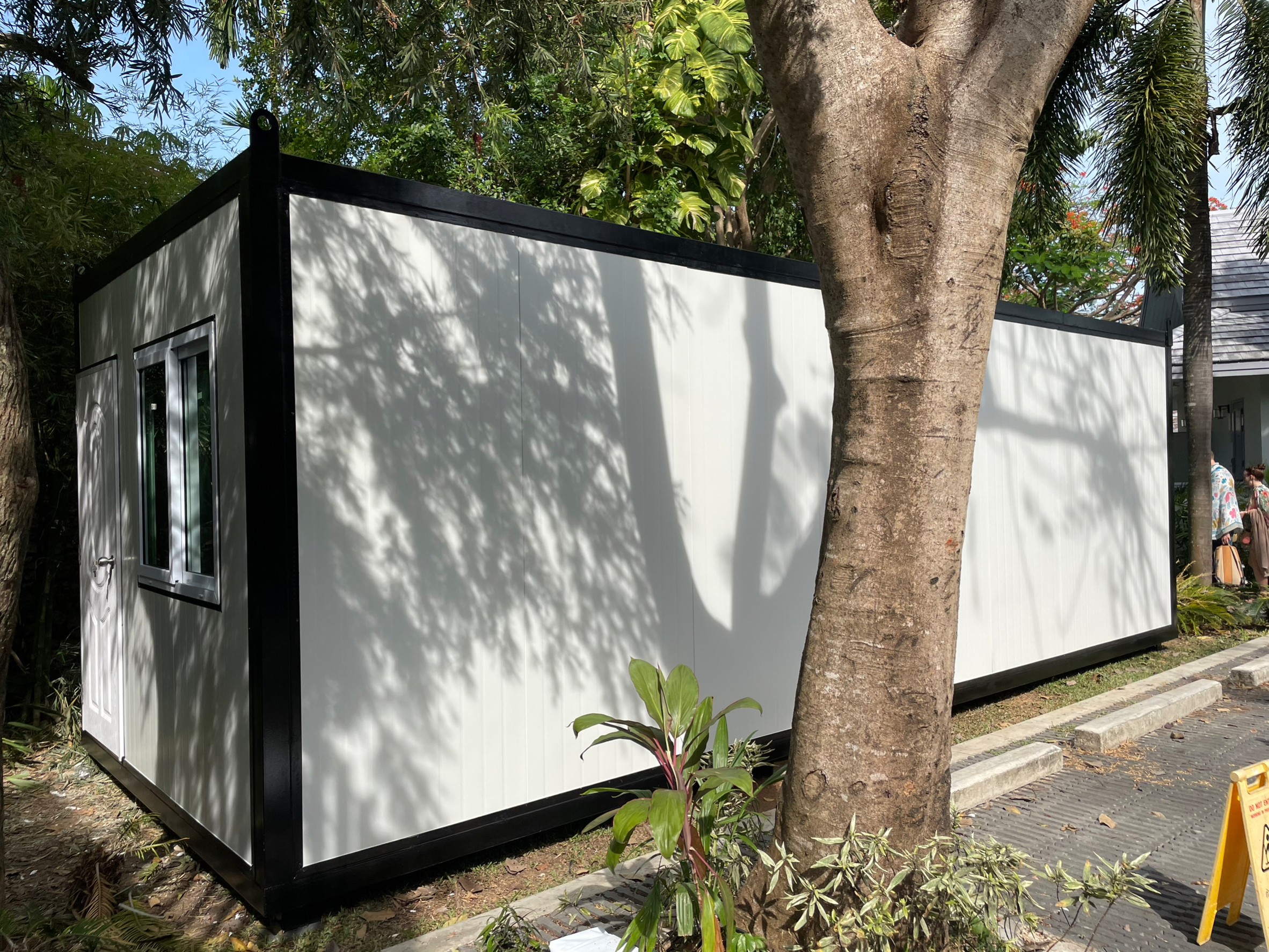 ตู้ออฟฟิศสำเร็จรูป 3.00x8.00x2.50 เมตร( แบบยกได้) โรงแรม veranda สมุย