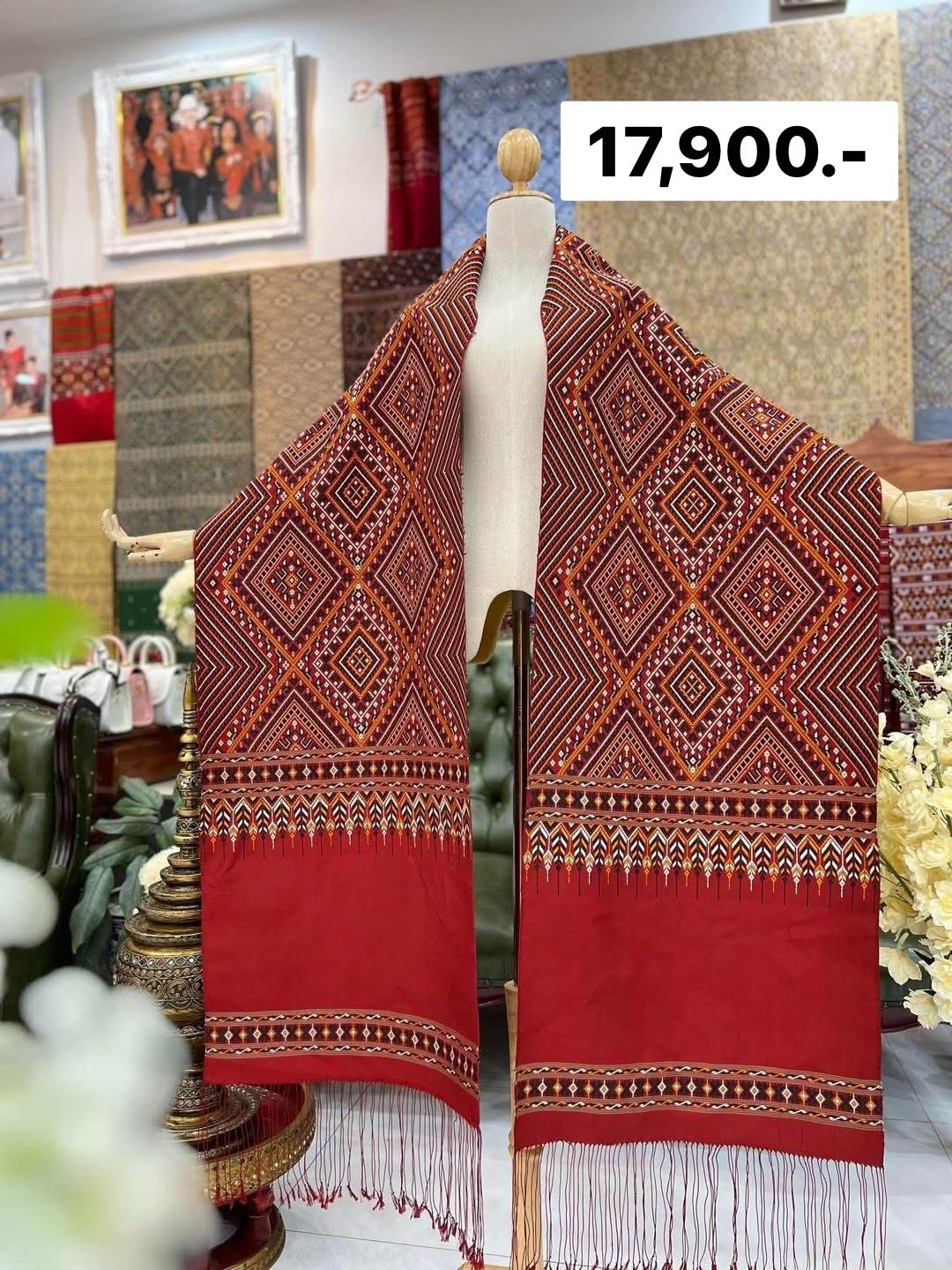ผ้าคลุมไหล่ ไหมแพรวา ขนาด 50x 2.60ซม. พื้นสีแดง รหัส Z-BM-07216820