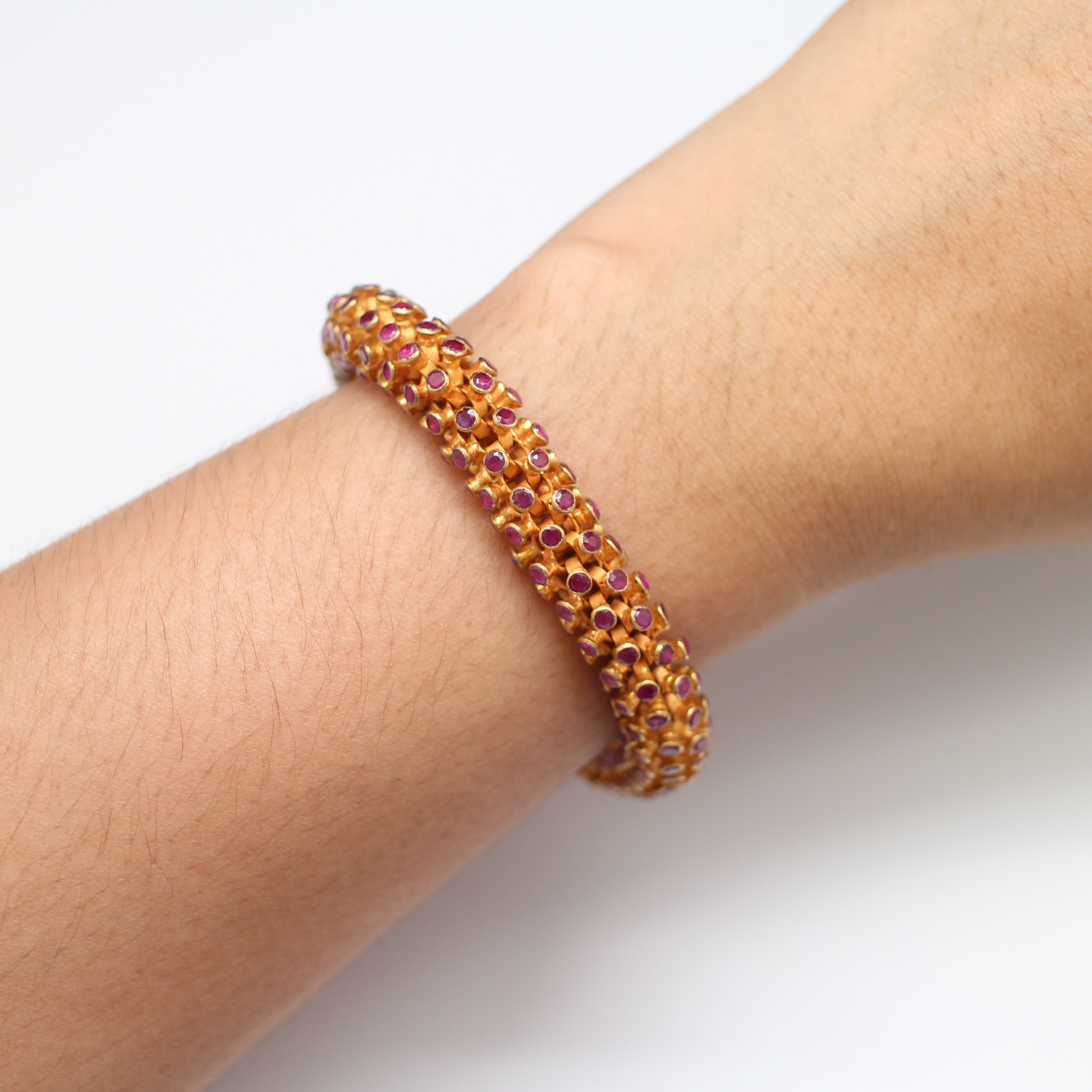 BL25196 สร้อยข้อมือทับทิมรอบเส้น แป้นเกลียว งานเก่า ทองแท้ 90% นน.รวม 46.4 กรัม ยาว 20.5 ซม.