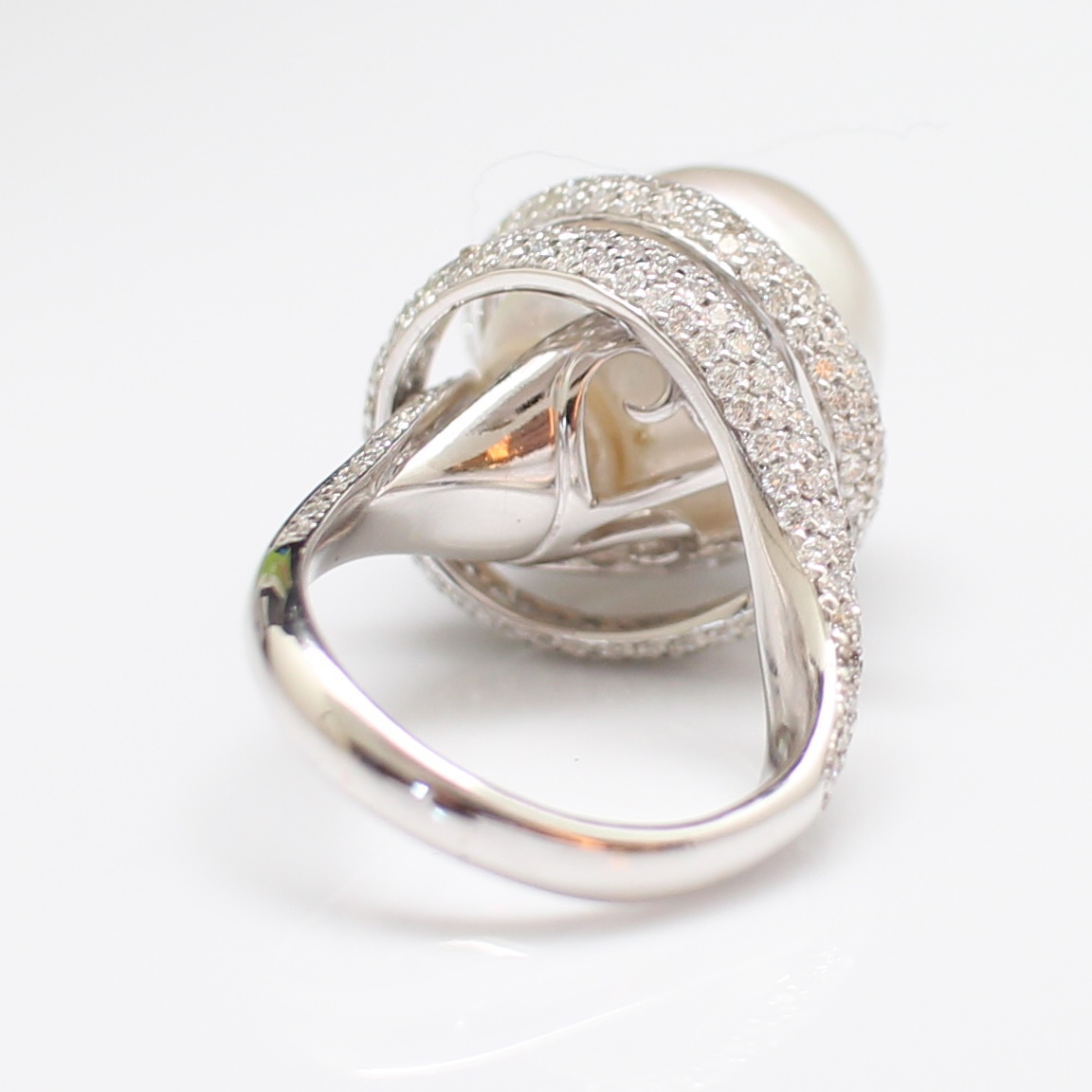 RG250204 แหวนไข่มุกล้อมเพชร เพชรแท้ 245 เม็ด 1.80 กะรัต ทองแท้ 18k ขาว นน.รวม 13 กรัม ขนาดแหวน 51 มุก 12 มิล