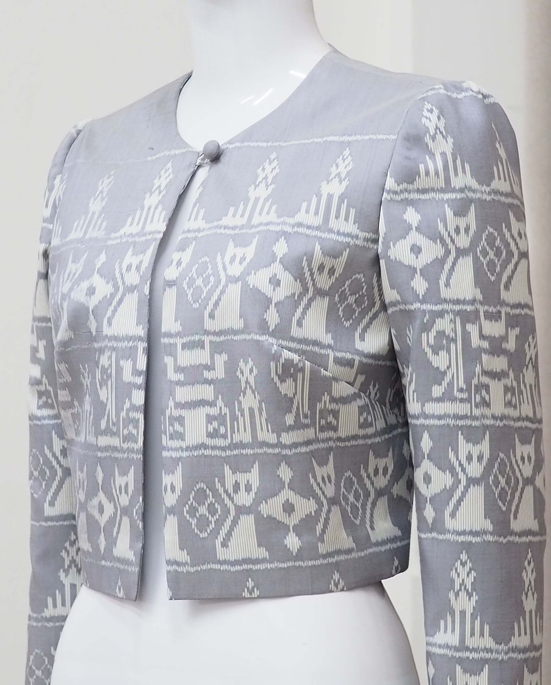 แบบตัด เสื้อผ้าไหม (ไม่รวมผ้า) ตามแบบ รหัส CUT-JHN-07116714