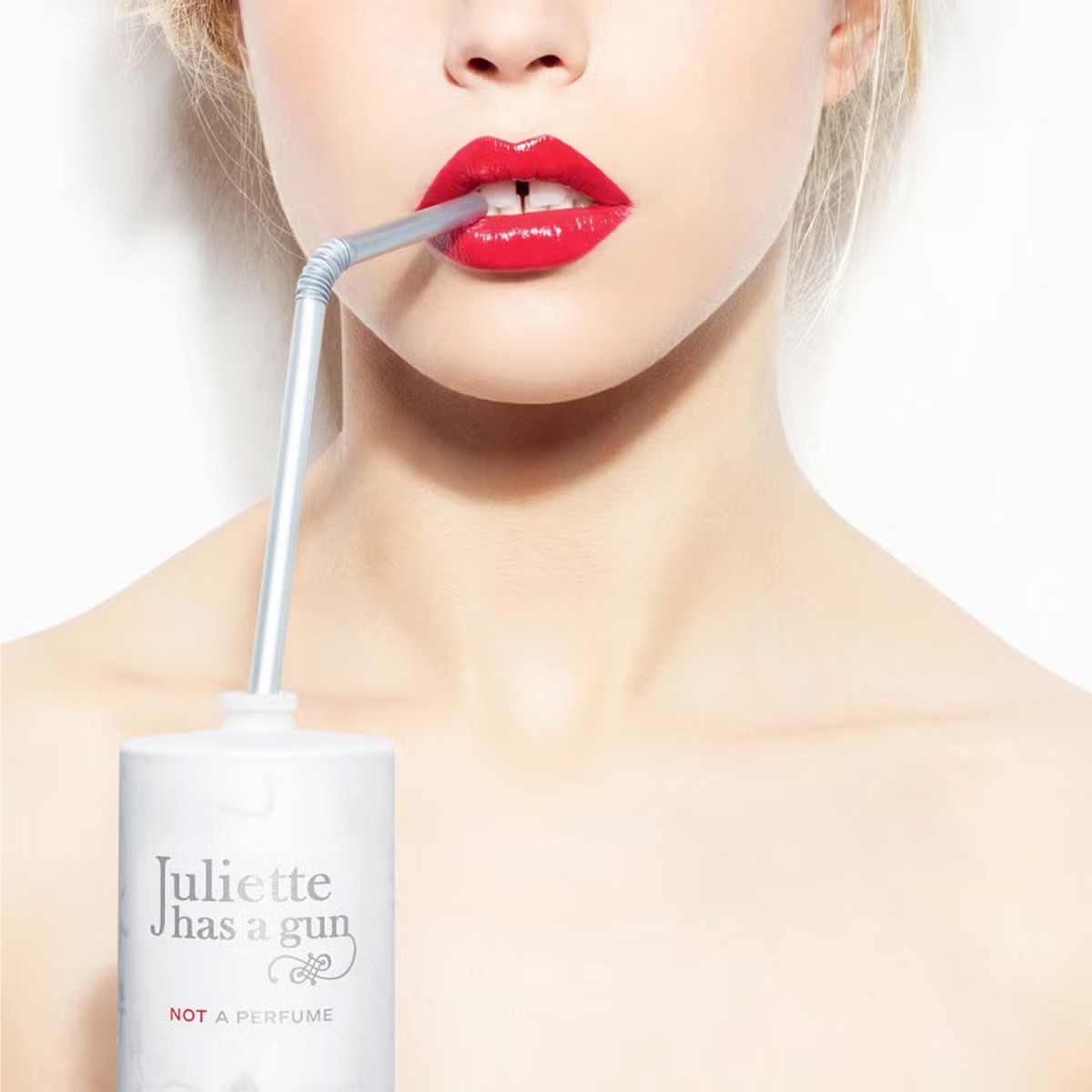 น้ำหอมจิ๋วมินิ Juliette Has A Gun Set (มีกล่อง) ในชุดประกอบด้วย - Not A Perfume 8ml ขวดจิ๋ว - Juliette 5ml ขวดเสปรย์ ( Mini Perfume น้ำหอมขนาดพกพา) น้ำหอมจิ๋วมินิแบบทดลองแบบสเปรย์ พกพาก็สะดวกใช้ฉีดตามจุดชีพจร