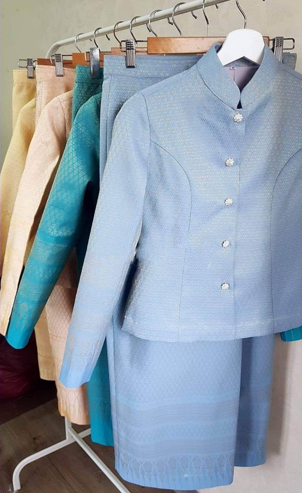 แบบตัดชุด แยกชิ้น เสื้อ+กระโปรง ชุดไทยอมรินทร์ ผ้าไหม (ไม่รวมผ้า) รหัสCUT-ST1229651