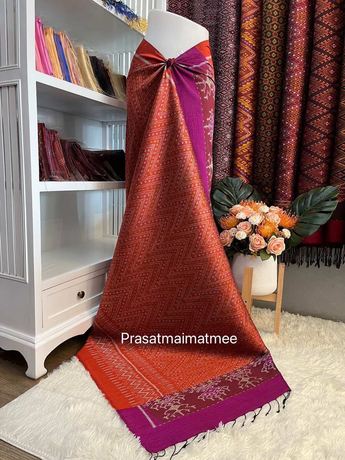 ซิ่น ผ้าไหมมัดหมี่ 5ตะกอ ขนาด 1x2เมตร มีหน้านางชายครุย พื้นสีส้มทอง รหัส L9A-PS-05076837