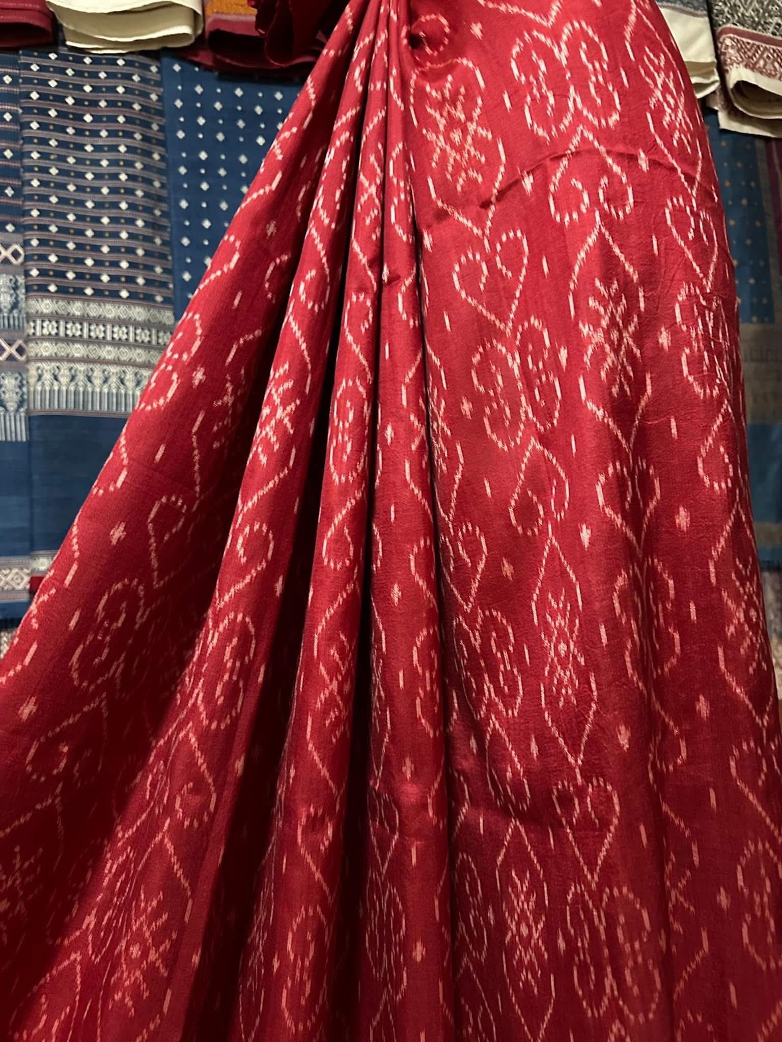 ซิ่น ไหมมัดหมี่ ผ้าปาโตล่า ขนาด 120x230ซม. ท้องผ้าสีแดง รหัส N9-SIL-051768A28