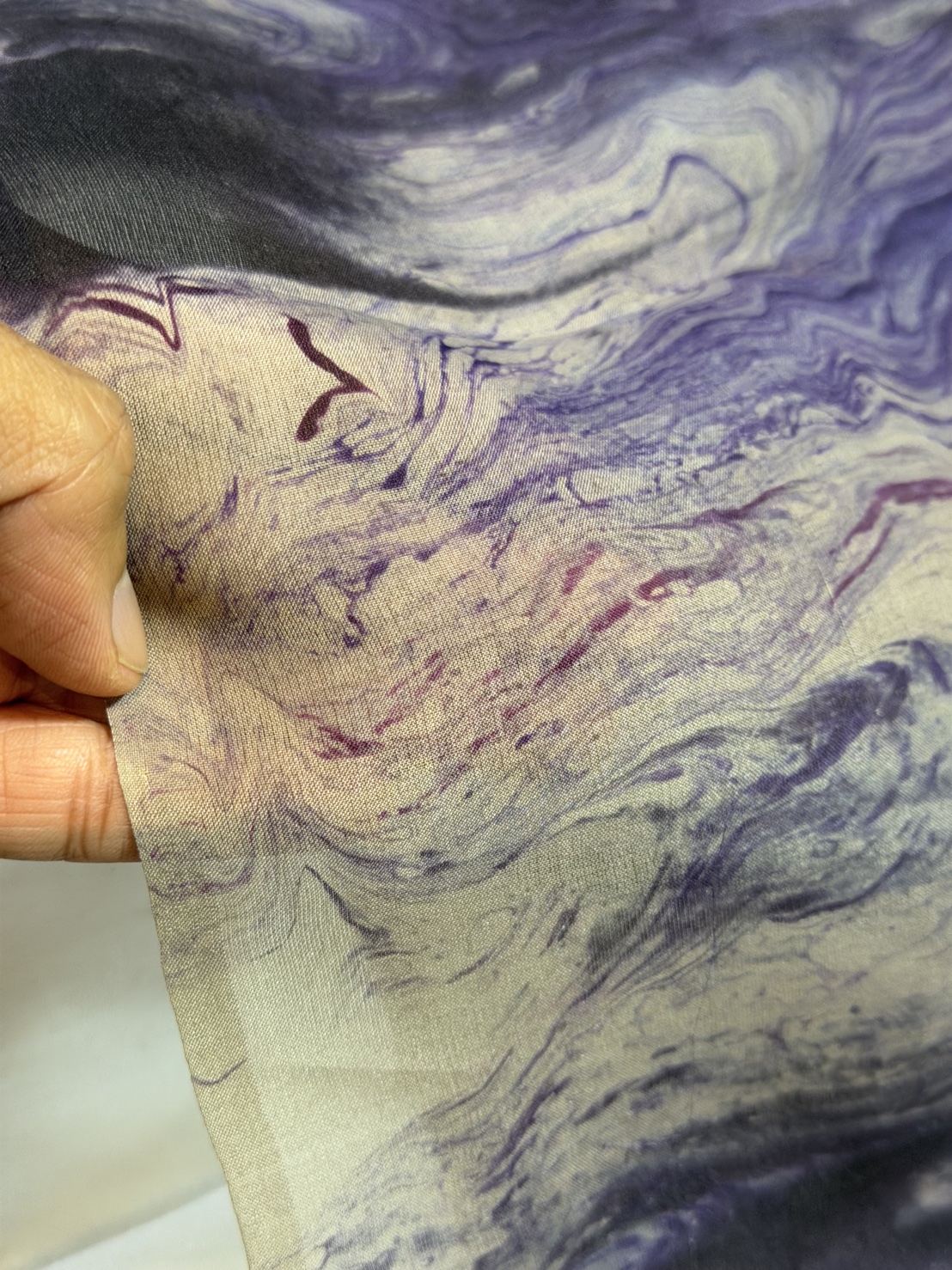 ผ้าไหมทอมือบาติก สีม่วงเทาขาว (ราคาต่อเมตร) รหัส A11-Kaya-1204684