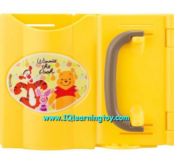 Combi - กันบีบกล่องนมลายพูห์และเพื่อน ของคอมบิ Combi Pooh Drink Holder สำหรับเด็กที่เริ่มหัดดื่มเครื่องดื่ม UHT จากกล่องไม่หกเลอะเทอะอีกต่อไป ส่งฟรี