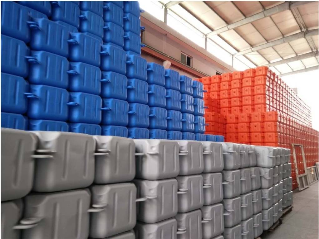 โรงงานผลิตทุ่นลอยน้ำมาตรฐานอุตสาหกรรม ทุ่นพลาสติก ทุ่นเอนกประสงค์ แพลอยน้ำ