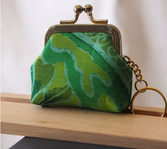 กระเป๋าสตางค์ ใส่เหรียญ ขนาด 7x7x2.5cm. สีเขียว GL-CT-103467