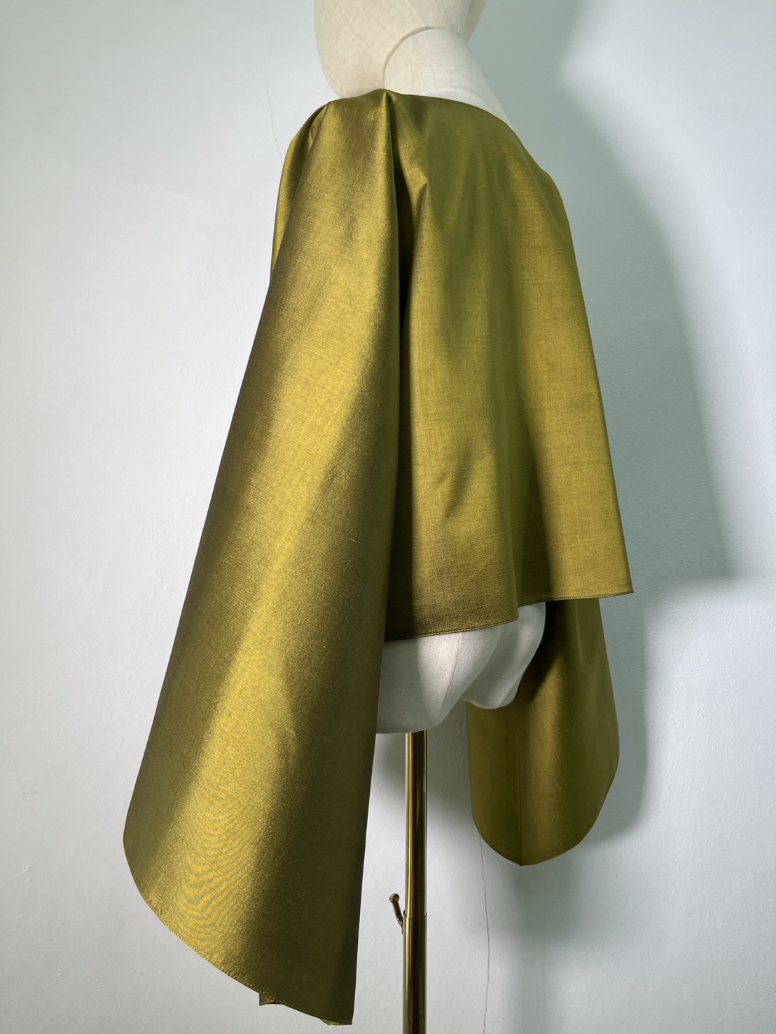 แบบตัด เสื้อผ้าไหม (ไม่รวมผ้า) ตามแบบ รหัส CUT-ARW-1121671