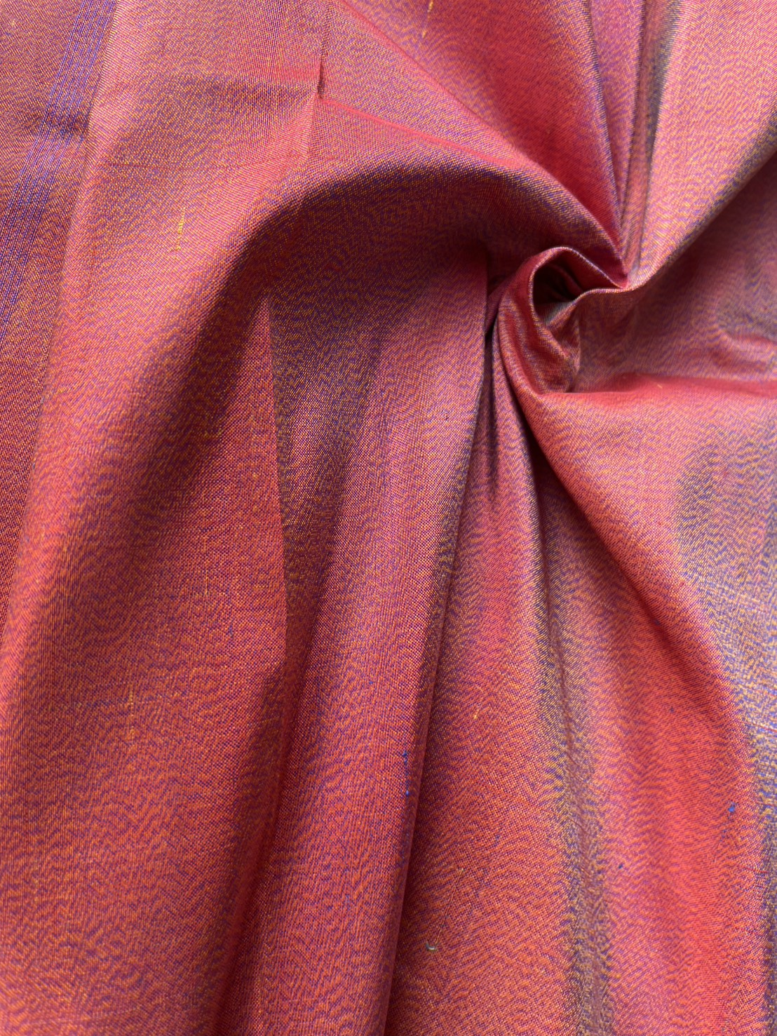 ผ้าไหมหางกระรอก ไหมบ้าน เนื้อหนา สีแดง ตัดขายตามความยาวเมตร รหัส R1N-NY-0327683