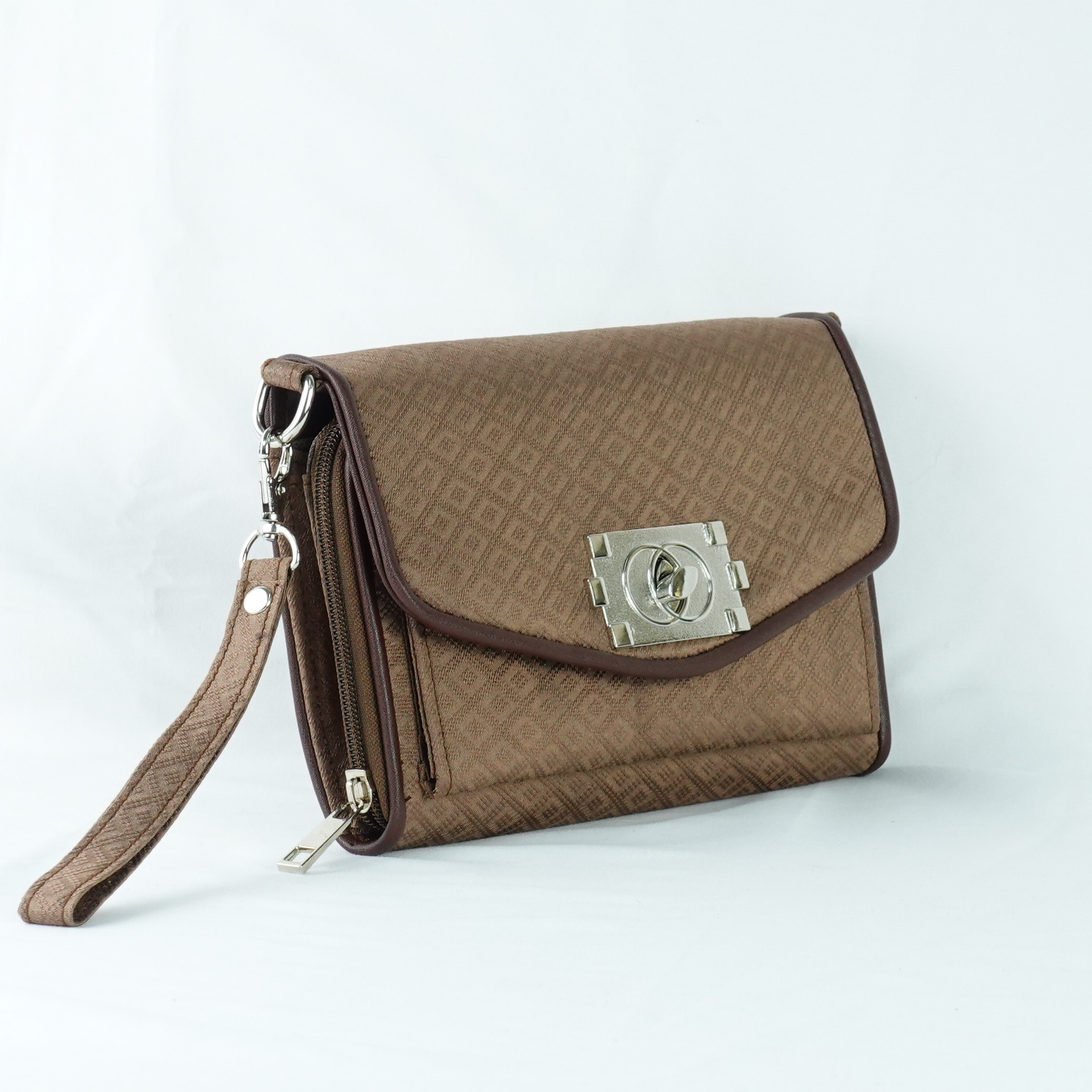 กระเป๋าถือไหมแท้ทรงคลัทช์ พร้อมสายสะพาย ขนาด 15x20ซม.สีน้ำตาล รหัส GO-TT-060568157