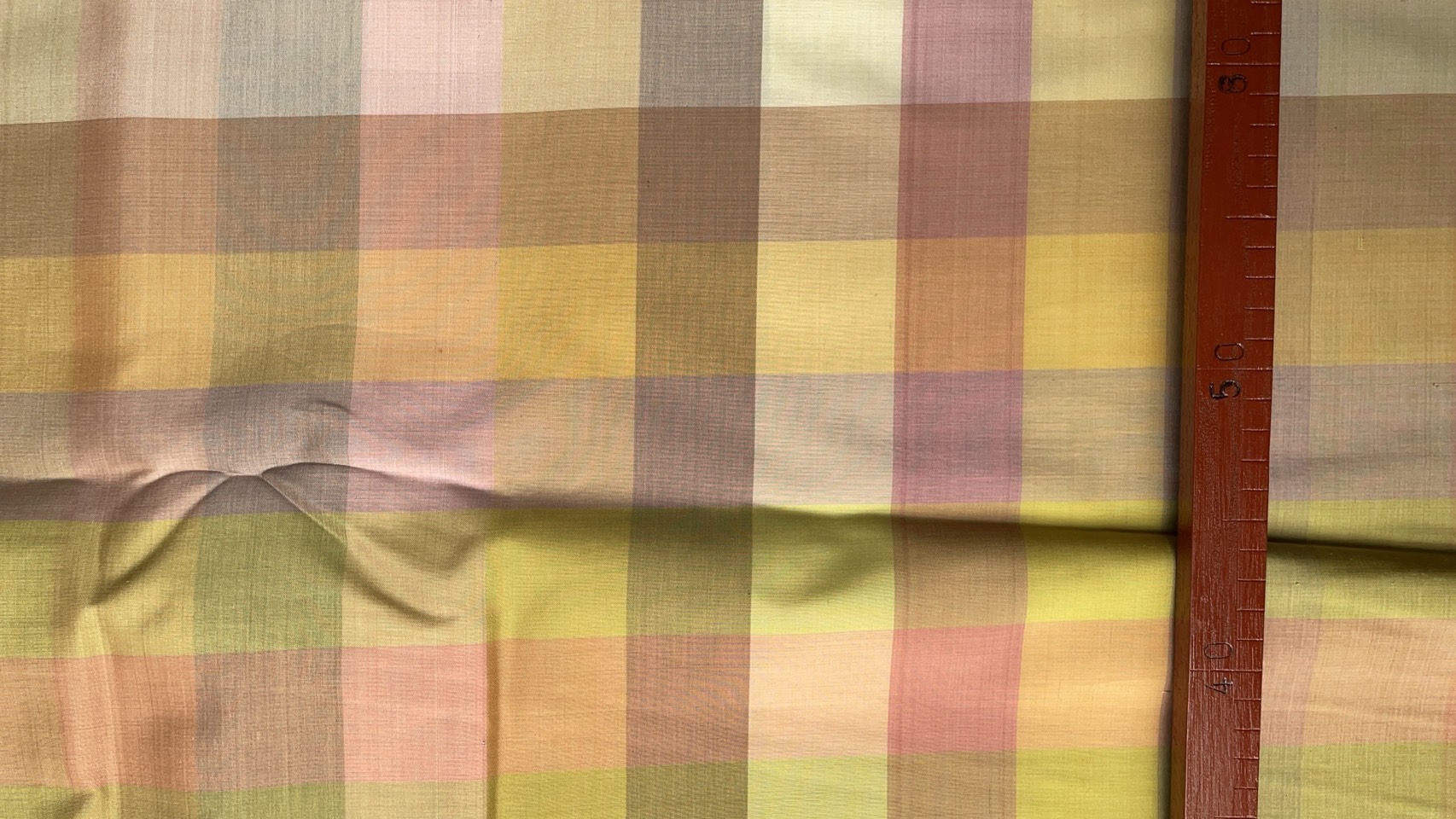 ผ้าไหม ลายร้อยสี ไหมแท้ multicolor สีโทนอุ่น ขายตามความยาวเมตร รหัส MC-76-P4126