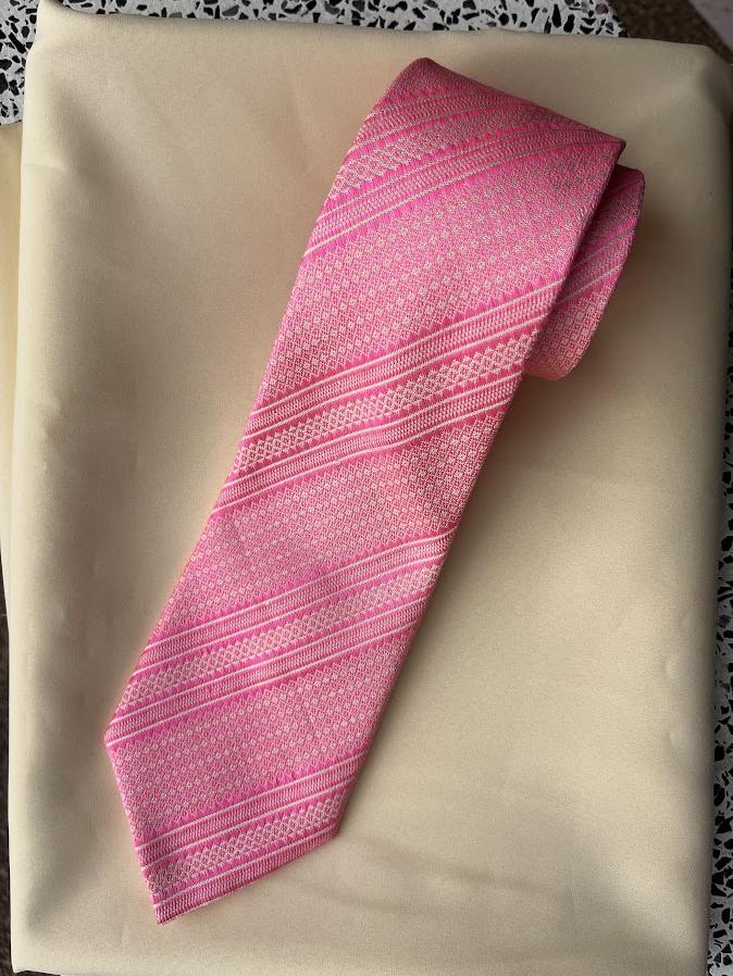 เนคไทผ้าไหม ลายพื้นเมือง เนื้อหยาบ ขนาดกว้าง 3.0นิ้ว สีชมพู ND-NY-0503682