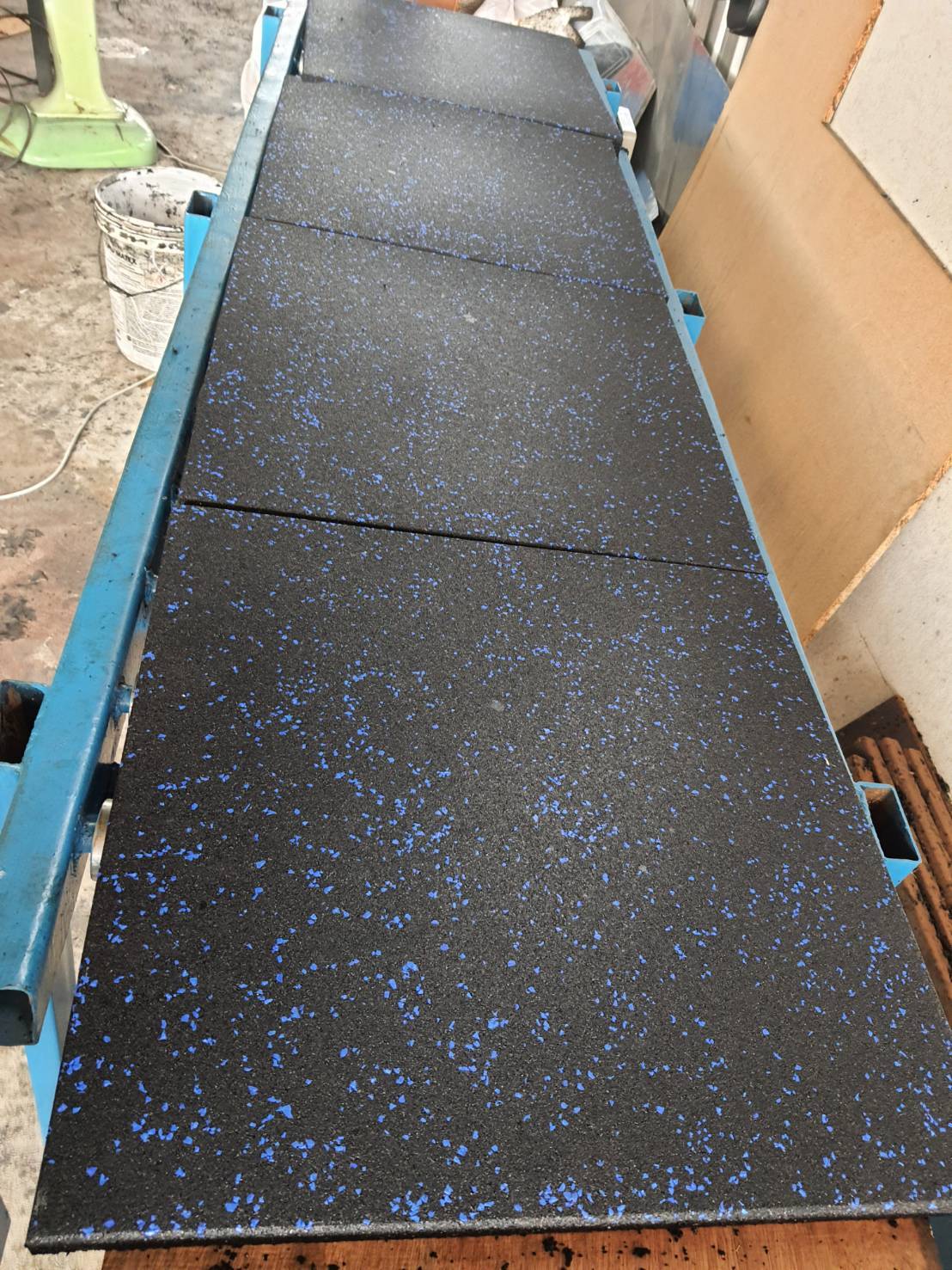 โรงงานผลิตพื้นยางepdm แบบเม็ดสี epdm หนา20mm