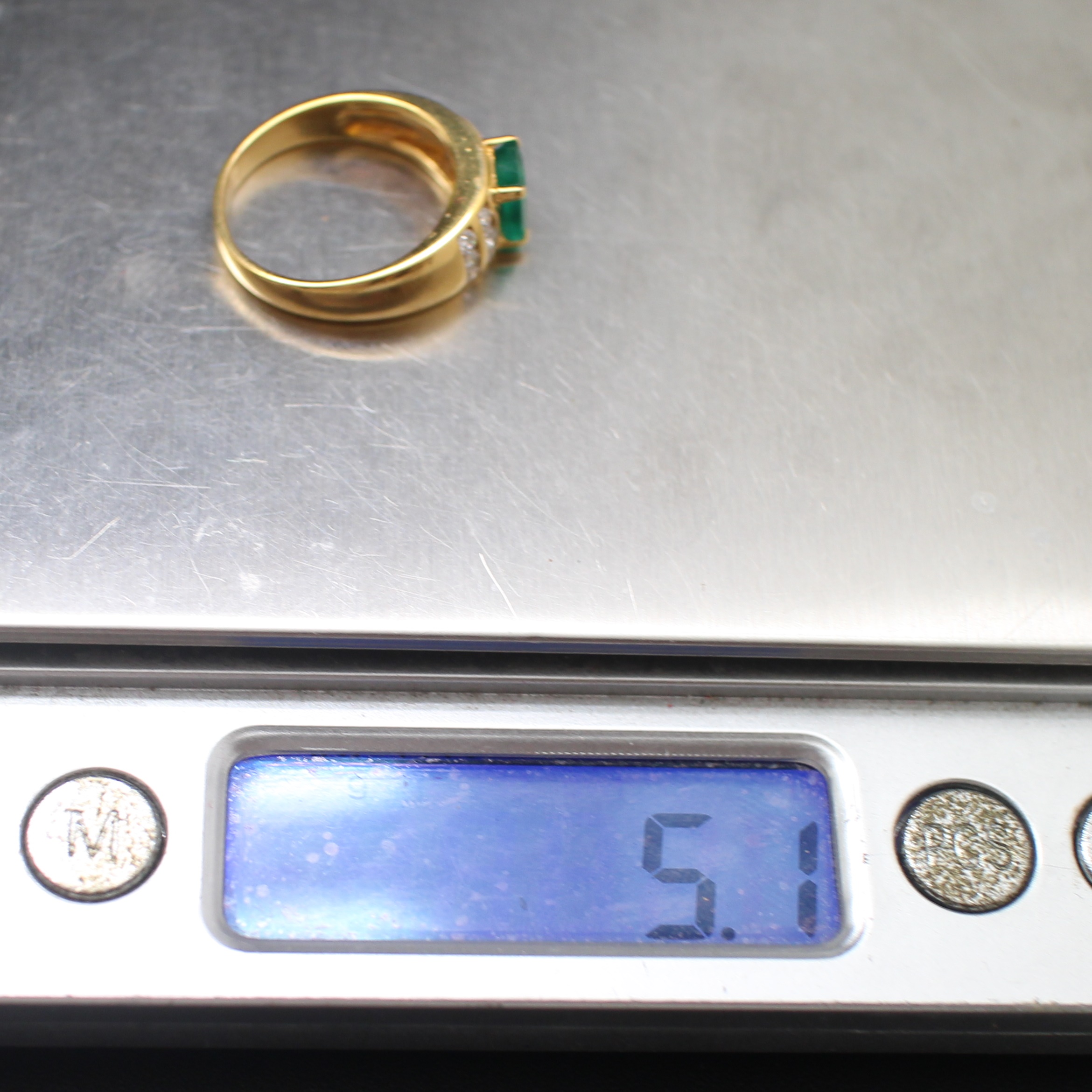 RG250200 แหวนมรกตบ่าข้างเพชร เพชรแท้ 12 เม็ด 0.24 กะรัต ทองแท้ 90% นน.รวม 5.1 กรัม ขนาดแหวน 52