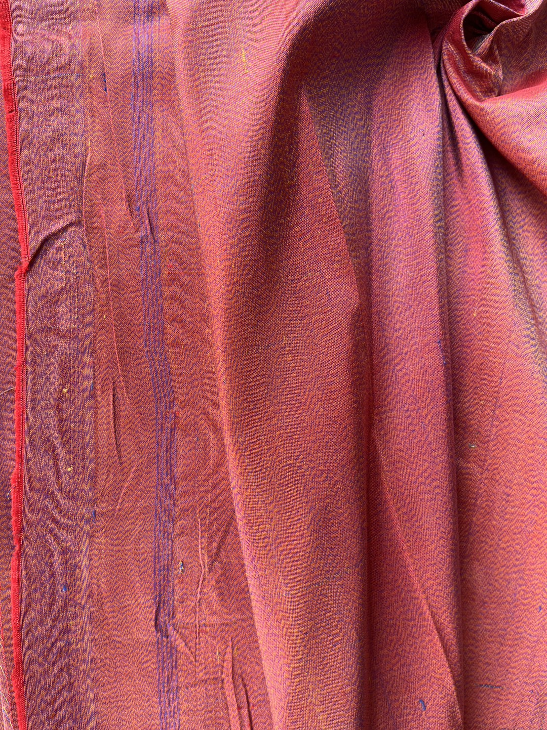 ผ้าไหมหางกระรอก ไหมบ้าน เนื้อหนา สีแดง ตัดขายตามความยาวเมตร รหัส R1N-NY-0327683