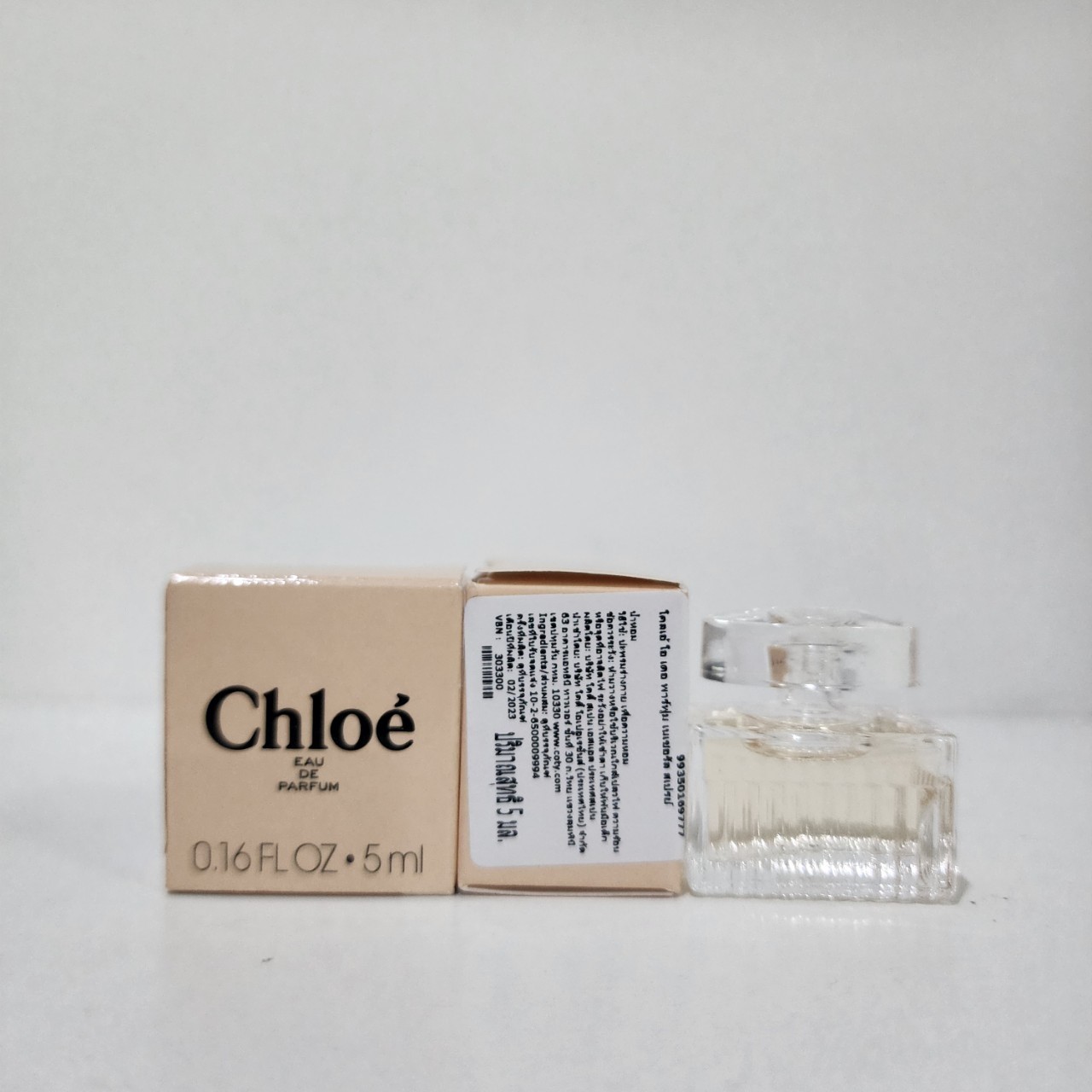 น้ำหอมจิ๋วมินิ Chloe Signature 5ml แบบแต้มมีกล่อง ( Mini Perfume น้ำหอมขนาดพกพา) น้ำหอมจิ๋วมินิ ขวดน่ารัก ตั้งโชว์ก็สวย พกพาก็สะดวก หัวแต้มตามจุดชีพจร