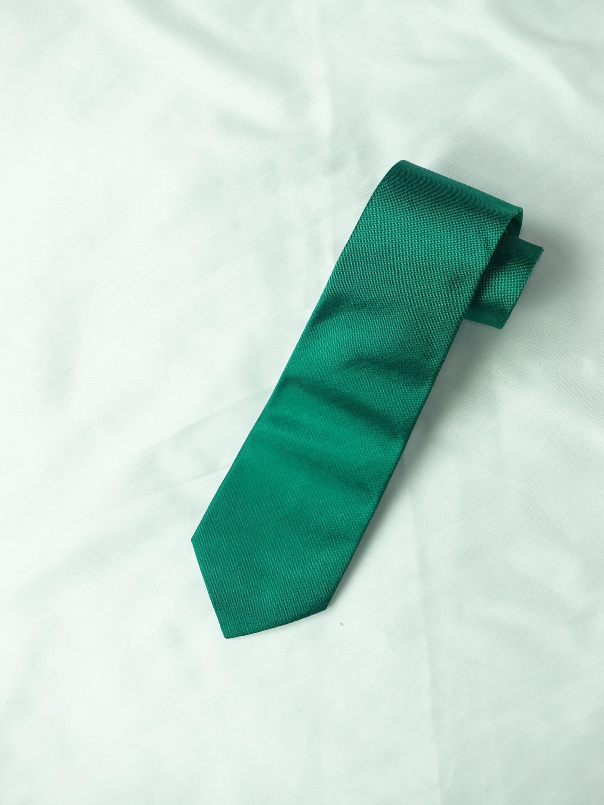 เนคไทผ้าไหมสีพื้น เนื้อเรียบ ขนาดกว้าง 3.0นิ้ว สีเขียว รหัส NA-NY-012468116
