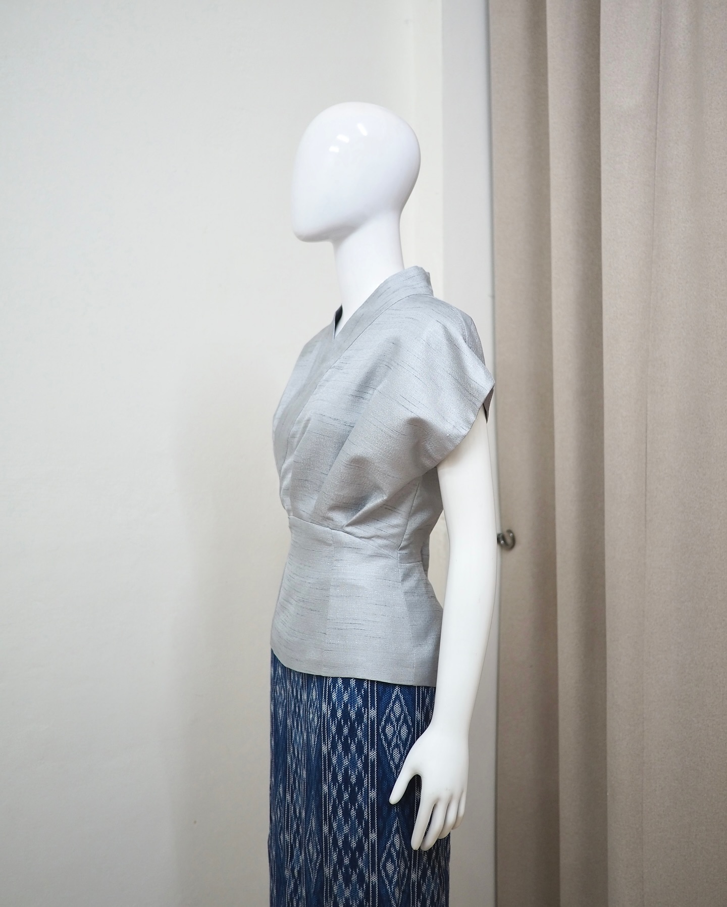 แบบตัด เสื้อผ้าไหมแขนสั้น (ไม่รวมผ้า) ตามแบบ รหัส CUT-51-0122681