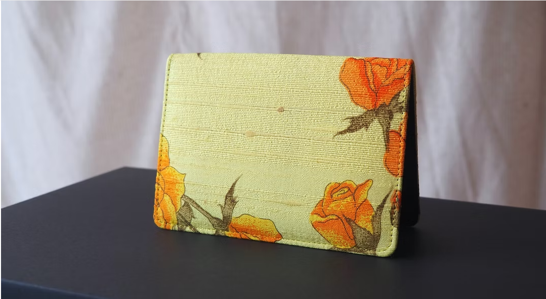 ซองใส่พาสปอร์ต ขนาด 3x9.5x8 cm.สีเหลือง GL-CT-103396