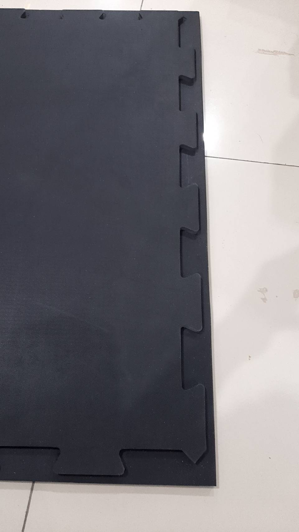 พื้นยางฟิตเนส แบบจิ๊กซอว์ Jigsaw fitness rubber flooring หนา10mm ราคา850บาท ตรม