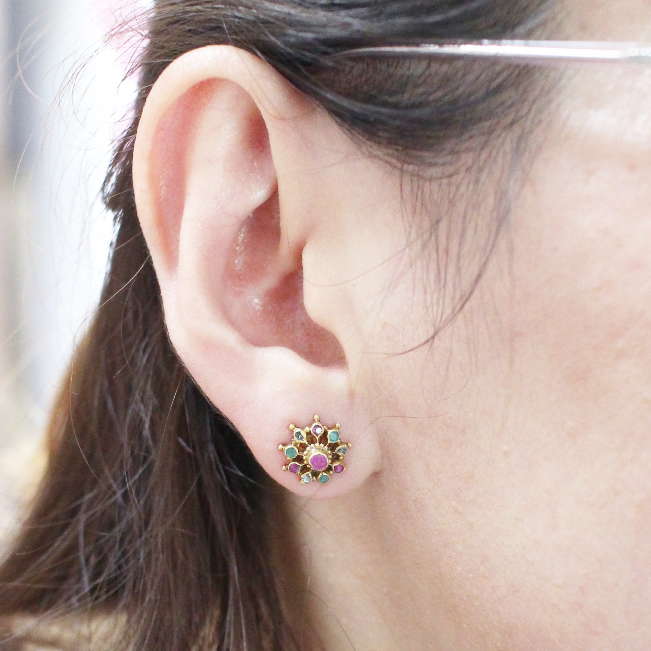 ER25136 ต่างหูพลอยสามสีทรงฉัตร ทับทิม มรกต เพชรซีก ทองแท้ 90% นน.รวม 2.8 กรัม