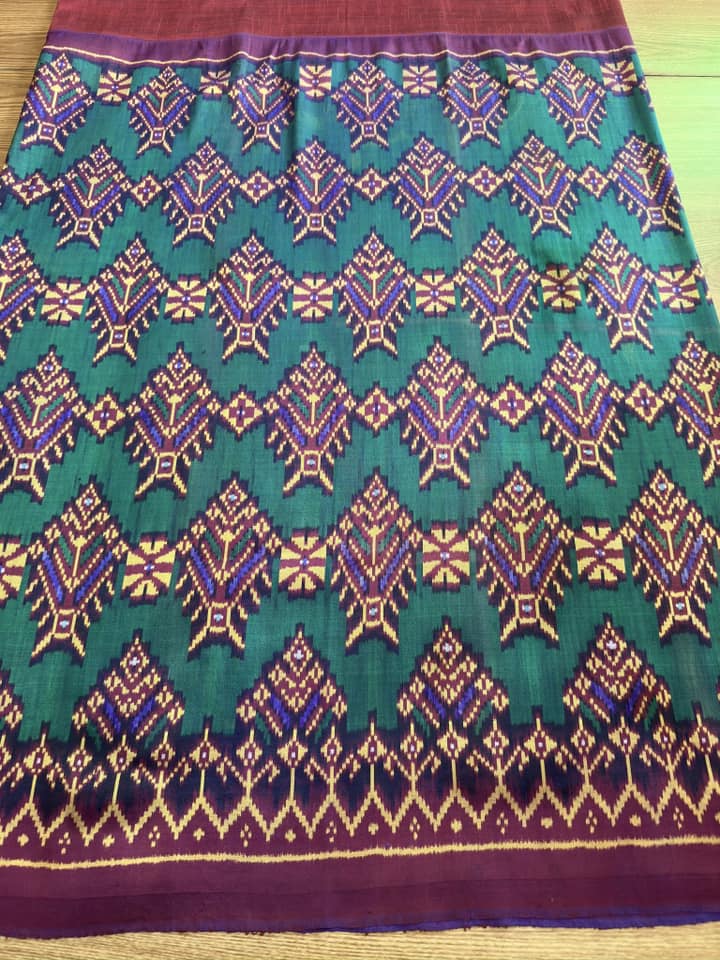 ซิ่น พระตะบอง ผ้าจามทอสามตะกอ ขนาด 116x160ซม สีแดง รหัส N9-SIL-AJ22