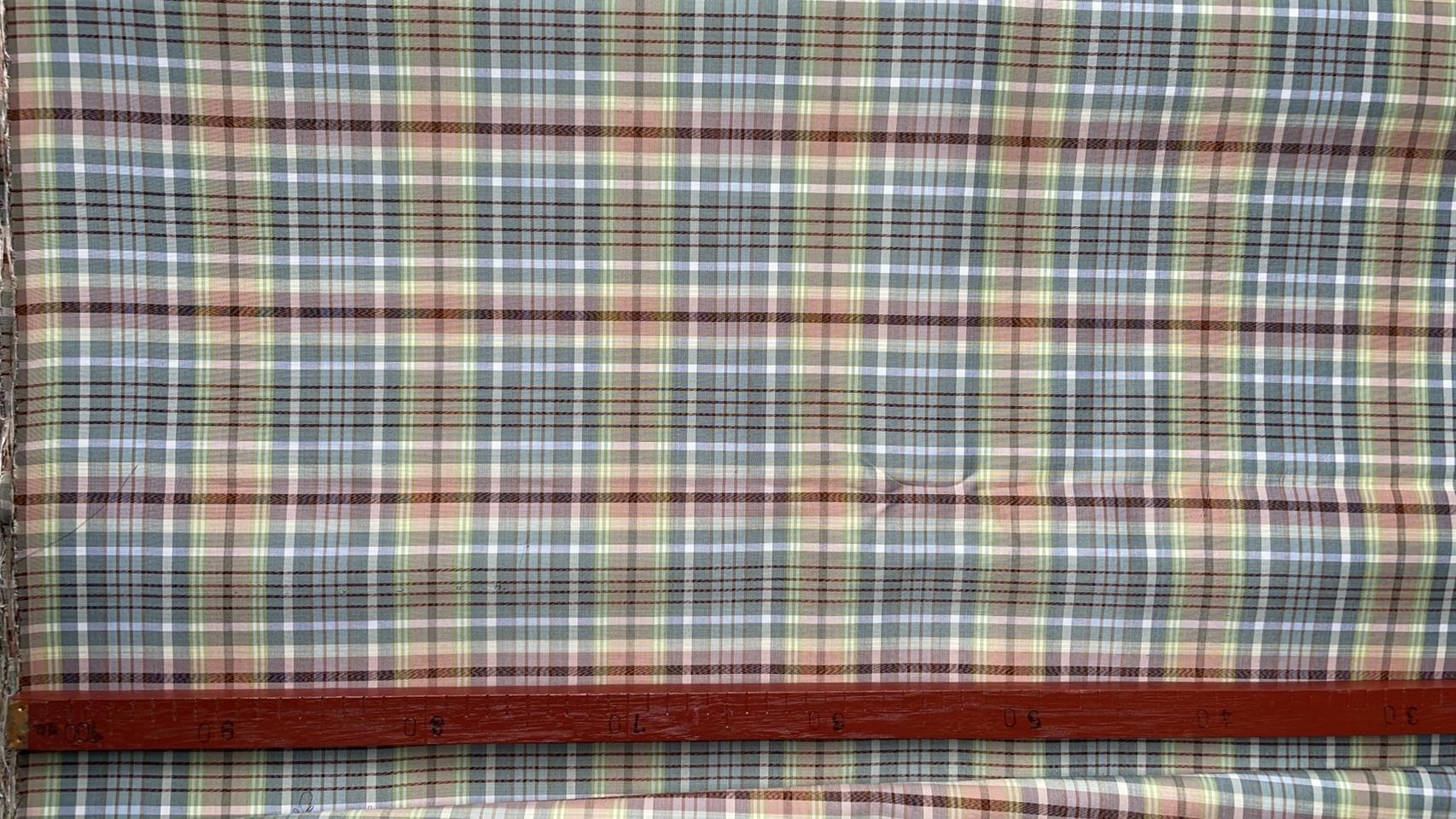 ผ้าไหมลายสก็อต เนื้อเรียบ สีเทา ตัดขายเป็นเมตร รหัส A8-76-09266813