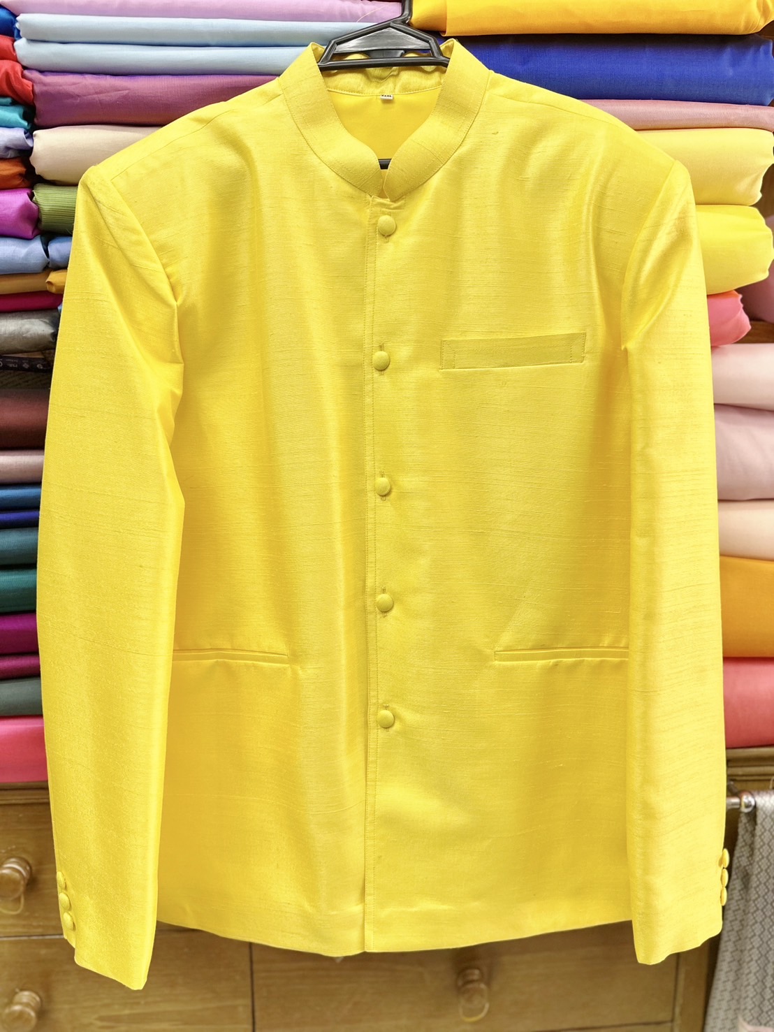 เสื้อสูทไหมคอพระราชทาน แขนยาว ไหมบ้านมีขี้ไหม สีเหลือง ไซส์ 3XL รหัส DM-ST-0228681
