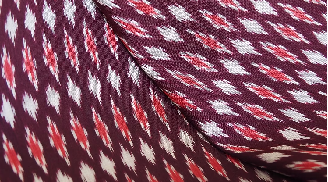 ซิ่น ผ้าไหมมัดหมี่ ไหมบ้าน ขนาด 1x2หลา พื้นสีแดง รหัส CISP-CT-0613684