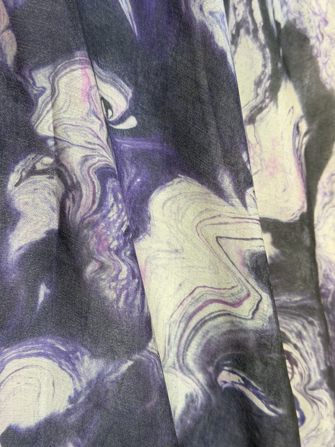 ผ้าไหมทอมือบาติก สีม่วงเทาขาว (ราคาต่อเมตร) รหัส A11-Kaya-1204684